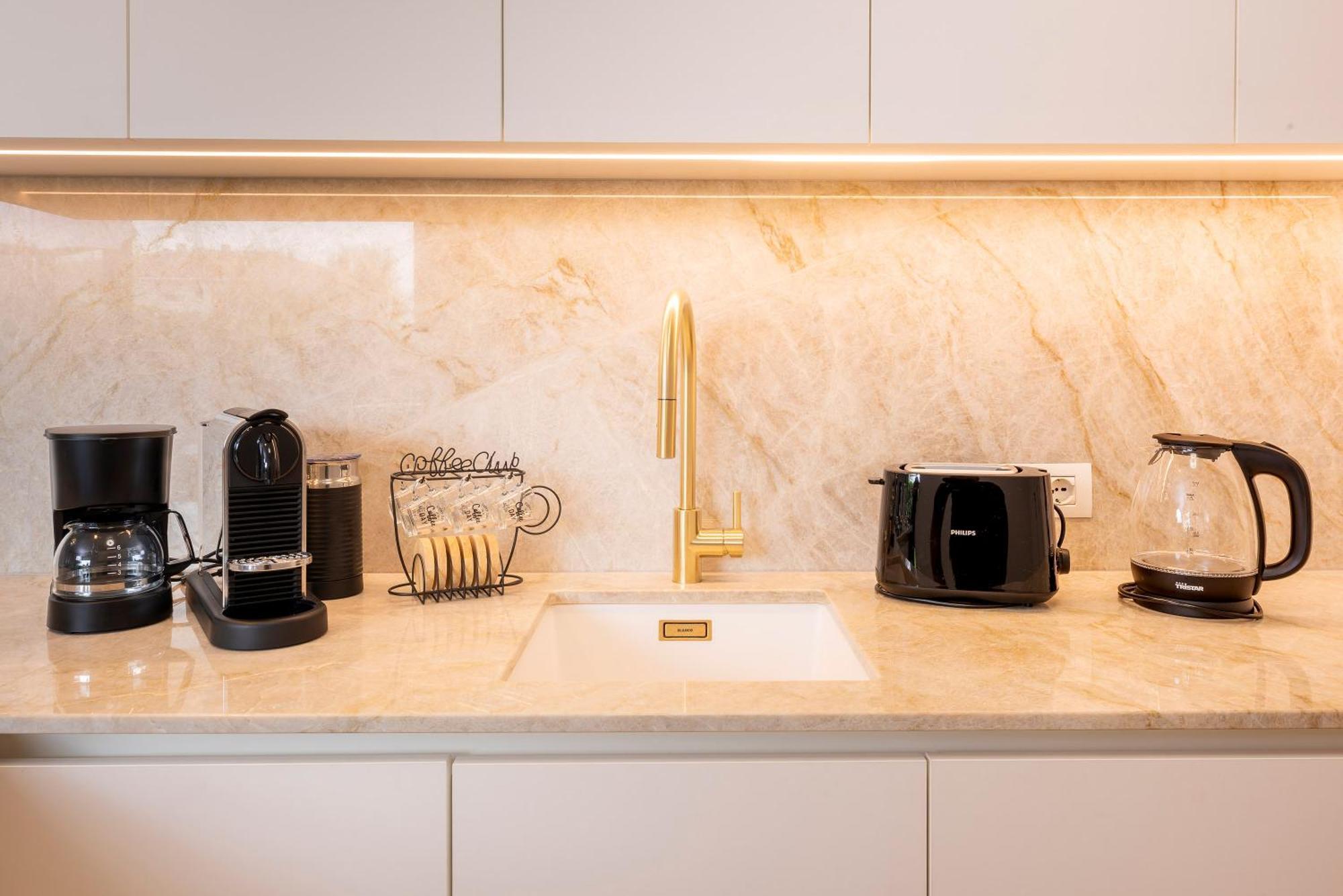 Lifestyle Apartments Dante Bardolino Luaran gambar