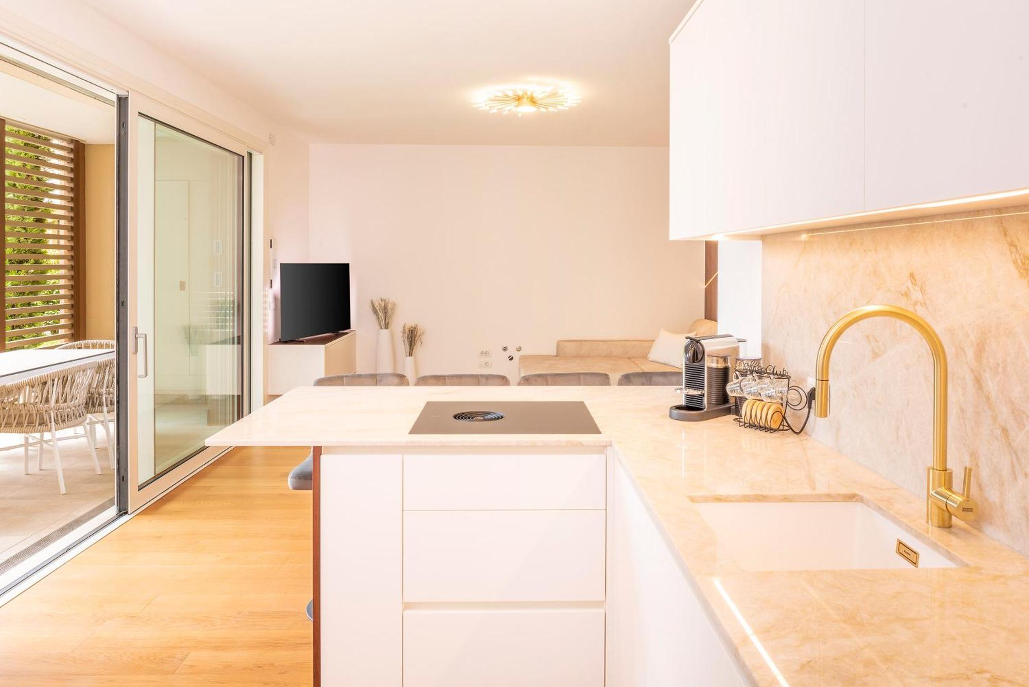 Lifestyle Apartments Dante Bardolino Luaran gambar