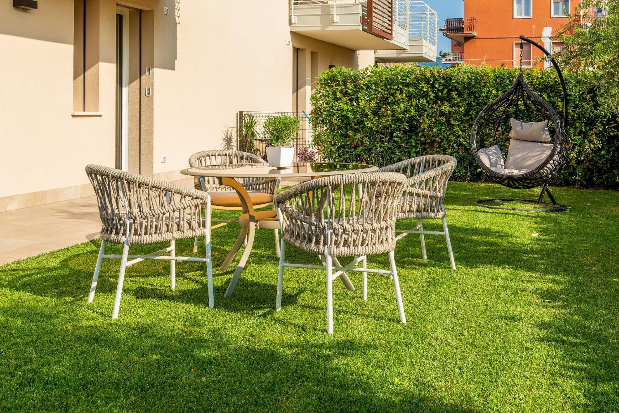 Lifestyle Apartments Dante Bardolino Luaran gambar