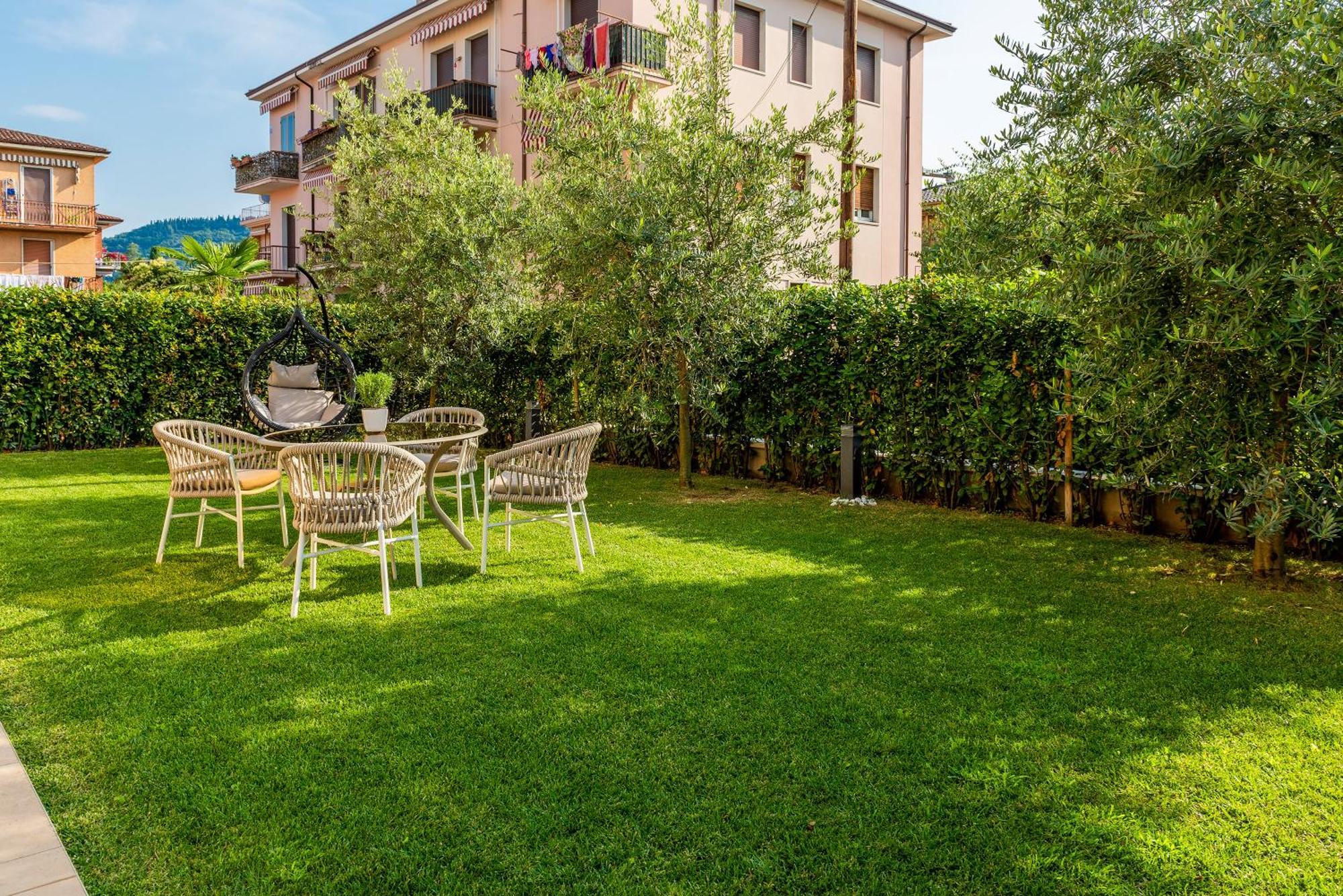 Lifestyle Apartments Dante Bardolino Luaran gambar