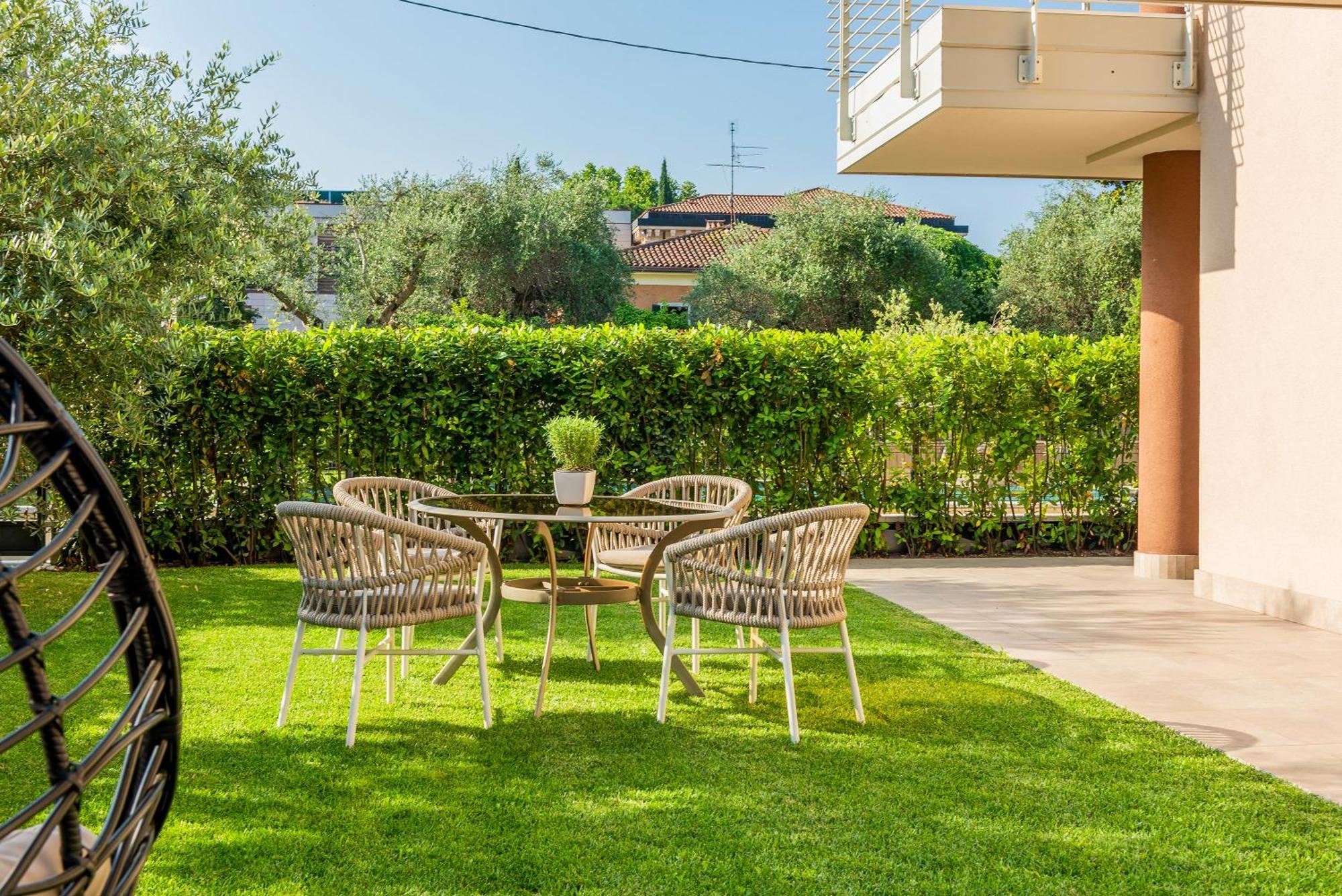 Lifestyle Apartments Dante Bardolino Luaran gambar
