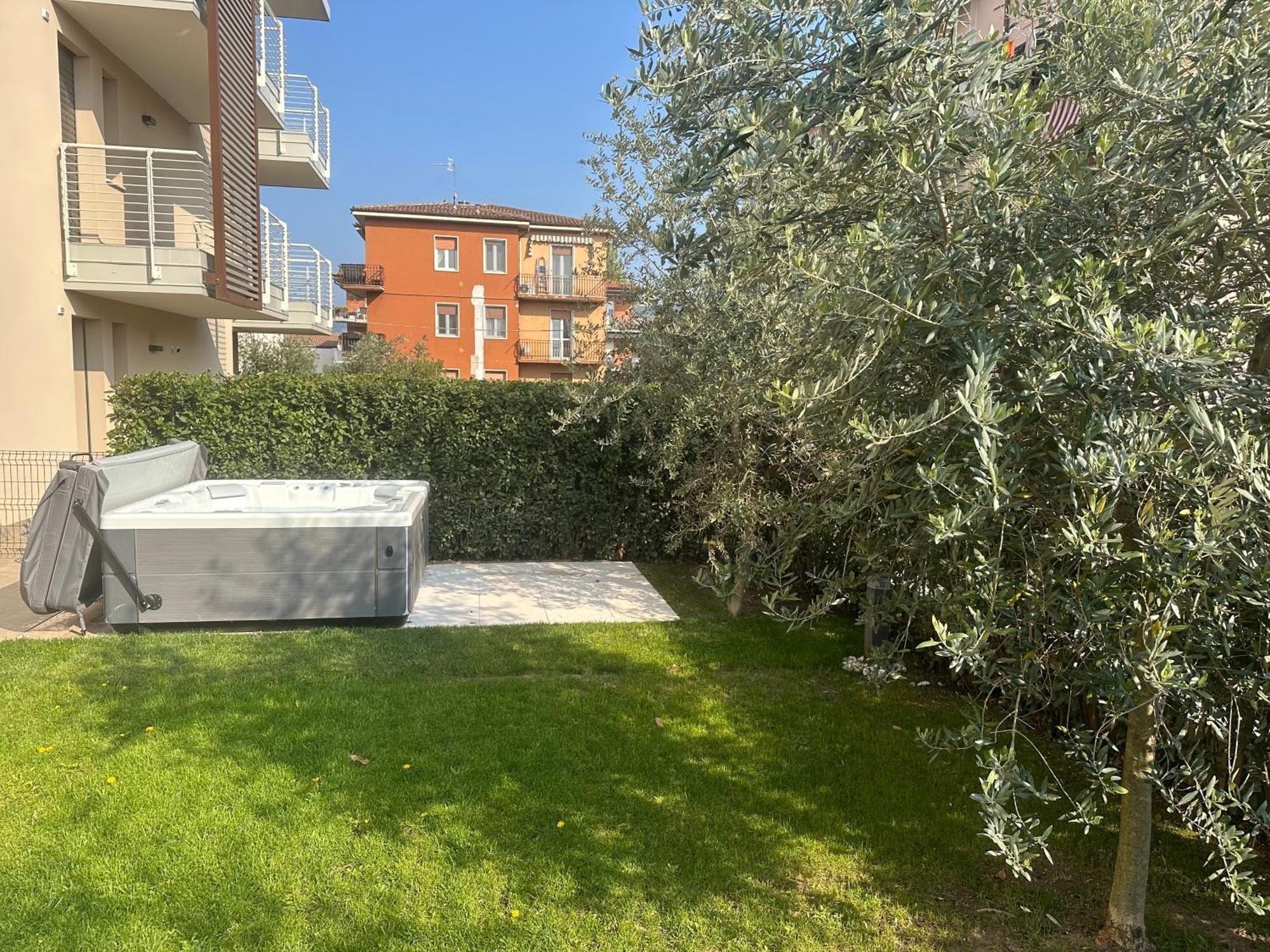 Lifestyle Apartments Dante Bardolino Luaran gambar